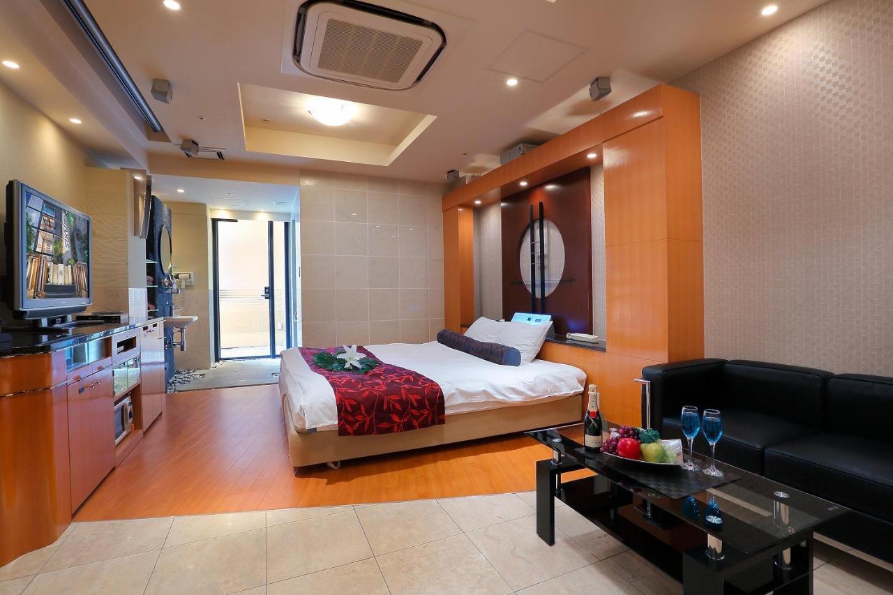 Hotel Axis -アクシス- (Adults Only) Osaka Exteriör bild